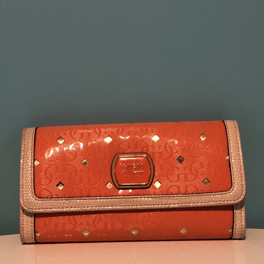 SOLD Guess Wallet